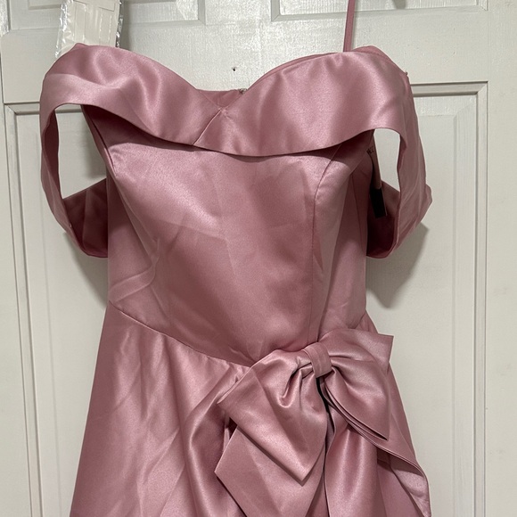 A-Line Off-The-Shoulder Satin Mother Of The Bride in Dusty Rose - Picture 5 of 8